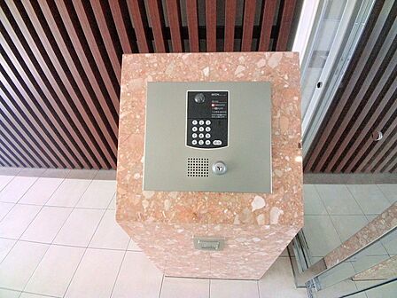 オートロックシステムで、安心のセキュリティです。