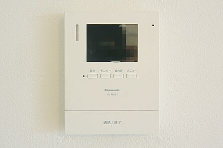 来訪者の確認ができる、モニターホンです。