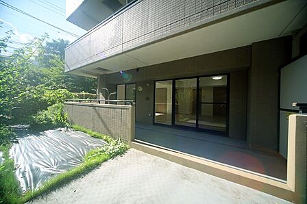 1階部分ですので、専用庭がございます♪