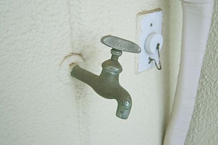 バルコニーには便利な、外水栓がございます。