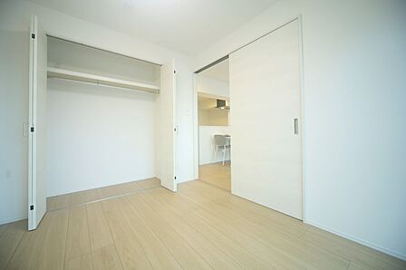 バルコニーに出られる洋室は、お子様部屋にいかがでしょうか♪