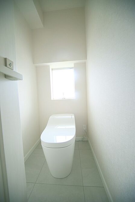 温水洗浄機能付きのトイレで、いつも快適に♪