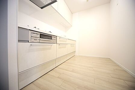 新規交換済みのシステムキッチンですので、お料理作りが楽しくなりますね♪