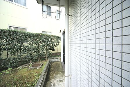 お部屋は1階部分　東向きの専用庭＆テラスは陽当り良好です♪