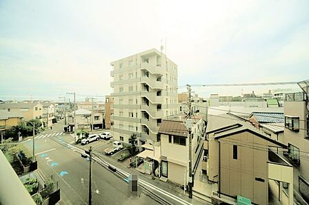 4階部分の南西向きで、陽当り眺望良好となっております♪