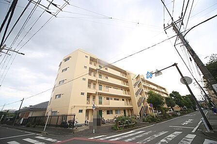 周辺にはスーパー等があり、生活便利な住環境となっております♪