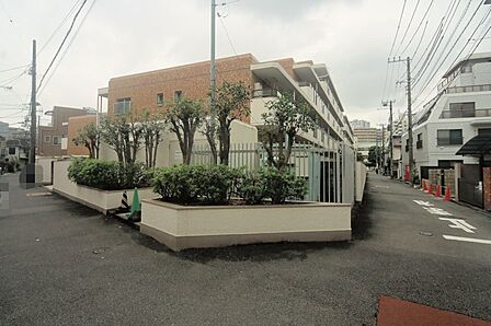 周辺は車通りが少ない、閑静な住宅地となっております♪