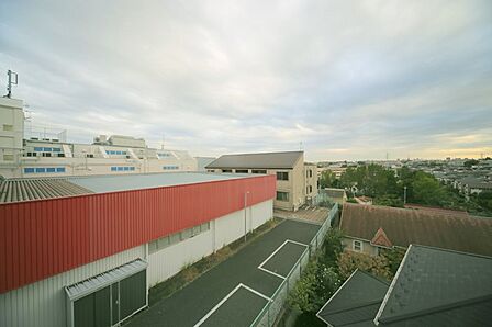 3階部分の東南向きで、陽当り良好となっております♪