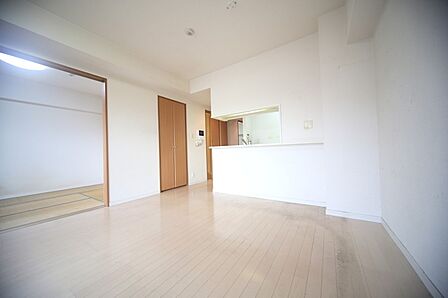 明るい光が差し込む、心地のよいお部屋でございます♪