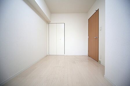 洋室約5.3帖は、お子様部屋にいかがでしょうか♪