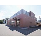 銀行「西中国信用金庫一の宮支店まで611m」