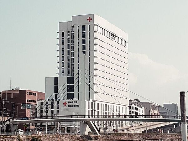 画像25:日本赤十字社長崎原爆病院 926m