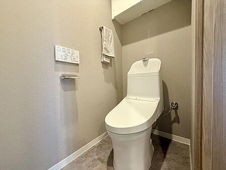 すっきり手入れの行き届いた、清潔感のあるトイレ空間です
