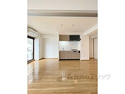 タカロクエデン 5-B 5階1LDKのリビング/ダイニング