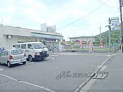 ファミリーマート　立命館大学前店まで1000メートル