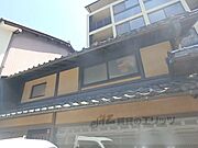エントランスに歴史的建造物あります。