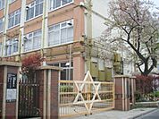 朱雀第七小学校まで240メートル