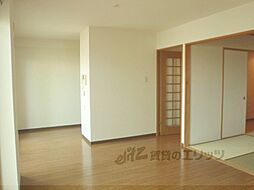 JR湖西線 大津京駅 徒歩13分の賃貸マンション 1階2LDKのリビング/ダイニング