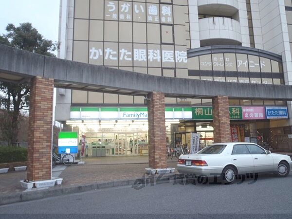 画像25:ファミリーマート　堅田駅前店まで420メートル