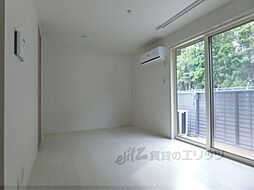 シャルマントリシティIII 101 1階ワンルームのリビング/ダイニング