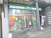 ファミリーマート　西大路駅前店まで450メートル