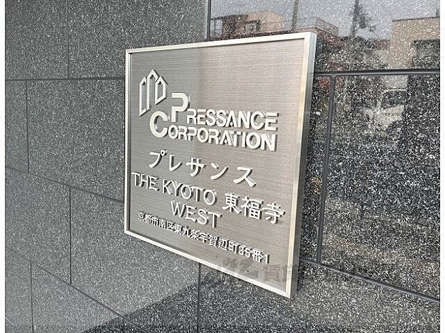 12 / 30