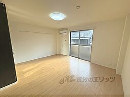 JR奈良線 六地蔵駅 徒歩3分の賃貸マンション 1階1Kのリビング/ダイニング