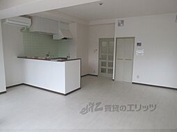 京都地下鉄東西線 椥辻駅 徒歩8分の賃貸マンション 1階2LDKのリビング/ダイニング