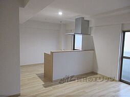 近鉄京都線 伊勢田駅 徒歩5分の賃貸マンション 2階2LDKのリビング/ダイニング