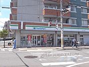 ファミリーマート　中久世一丁目店まで750メートル