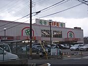 ライフ　伏見深草店まで750メートル