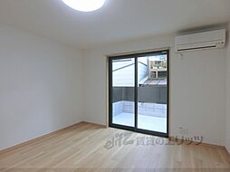 フラッティ千本下長者町 1階1Kのリビング/ダイニング