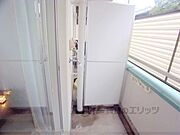 ベランダに洗濯機が設置可能です。