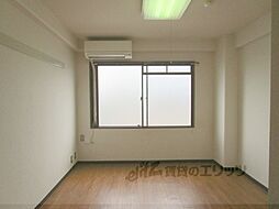 京都地下鉄東西線 二条城前駅 徒歩4分の賃貸マンション 4階ワンルームのリビング/ダイニング