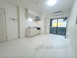 JR山陰本線 花園駅 徒歩4分の賃貸アパート 3階1LDKのリビング/ダイニング