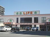 ライフ　梅津店まで590メートル