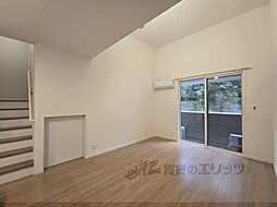 シルクメゾン岡崎 102 1階2LDKのリビング/ダイニング