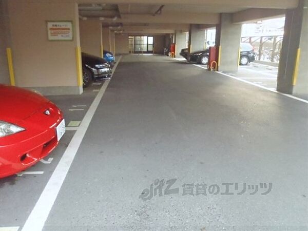 画像18:駐車場