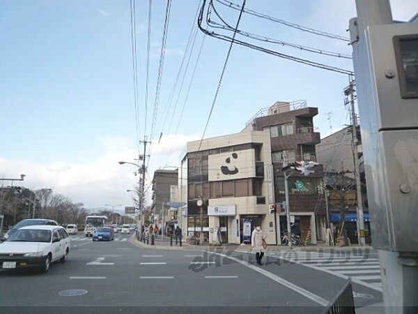 京阪神宮丸太町駅まで2200メートル