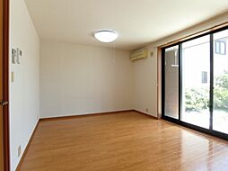 スプリームガーデン 1階1LDKのリビング/ダイニング