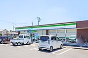 ファミリーマートさくら北草川店 231m