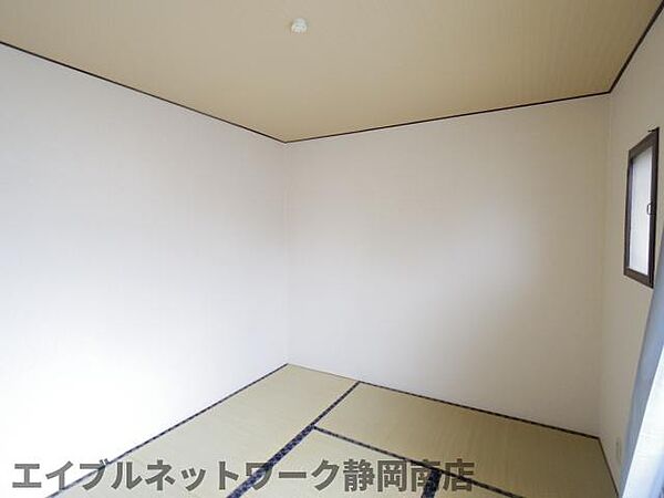 画像26:畳の上でゆっくりとくつろげる和室です