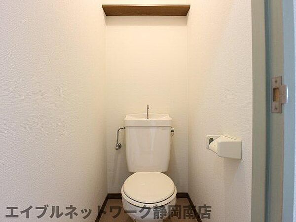 画像12:ゆったりとした空間のトイレです
