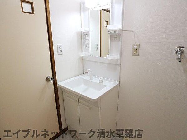 画像14:ゆったりとスペースのある洗面所