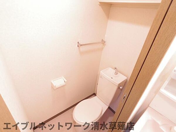 画像7:落ち着いた色調のトイレです