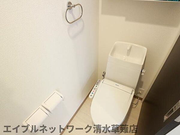 画像6:落ち着いた色調のトイレです