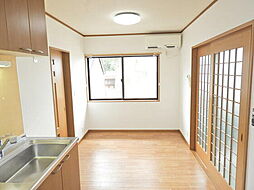 たんぽぽコーポ加島 202 2階2DKのリビング/ダイニング