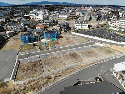 外観：石岡駅まで徒歩6分。商業施設まで徒歩2分の好立地に開発分譲地が完成しました。