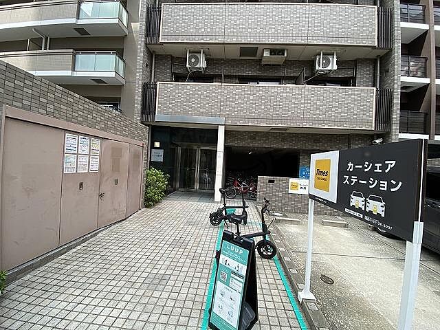 3 / 22