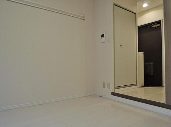 リビング/ダイ...